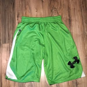 Men’s XL loose fitted shorts